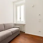 Guesthost - Tiny Near Station Apartman