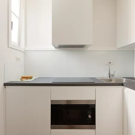 Appartement Guesthost - Tiny Near Station *