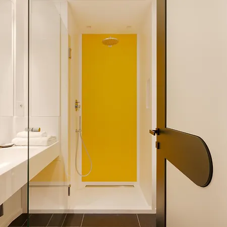 Guesthost - Tiny Near Station Daire